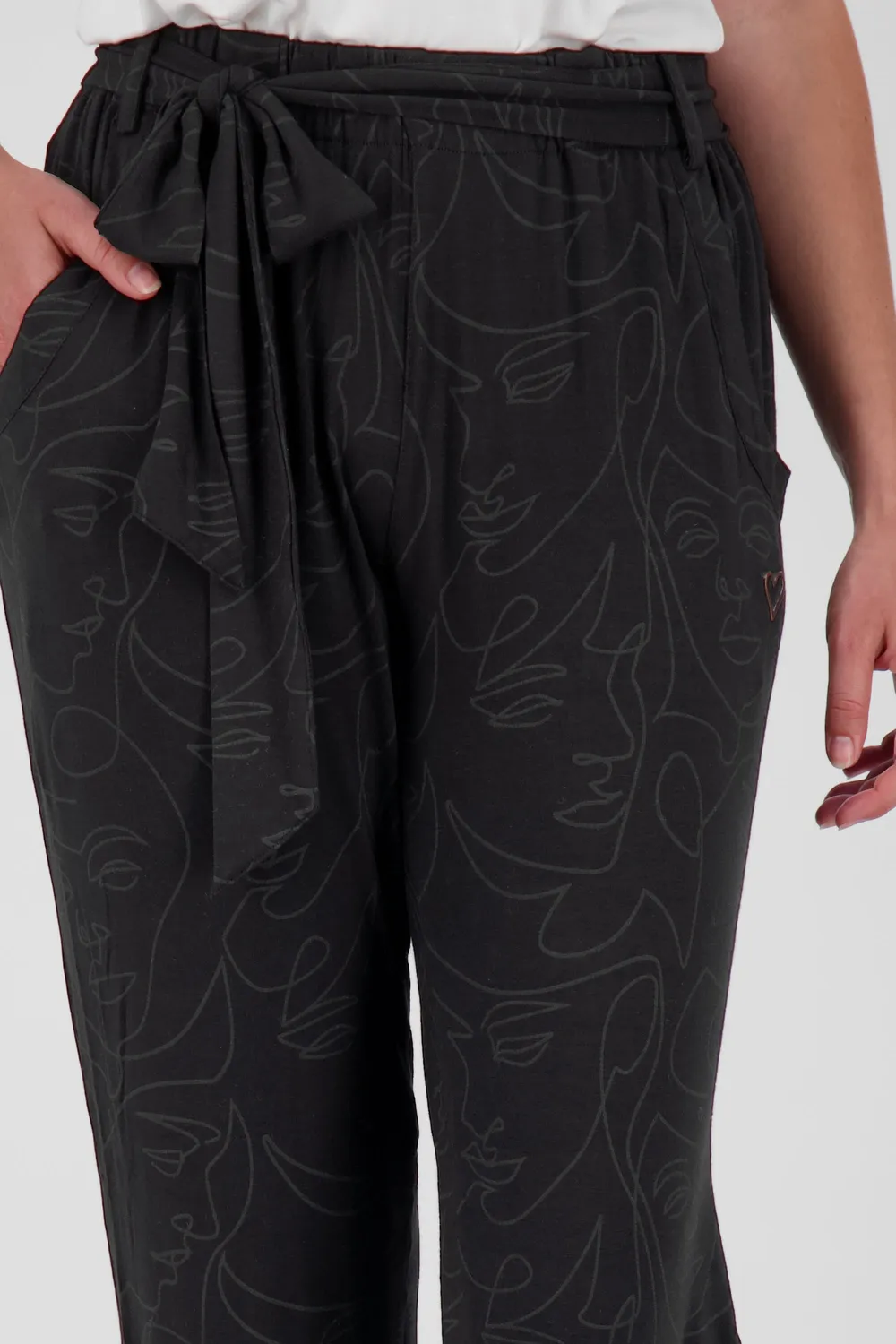Alife & Kickin AliceAK Hose Schwarz Alloverprint