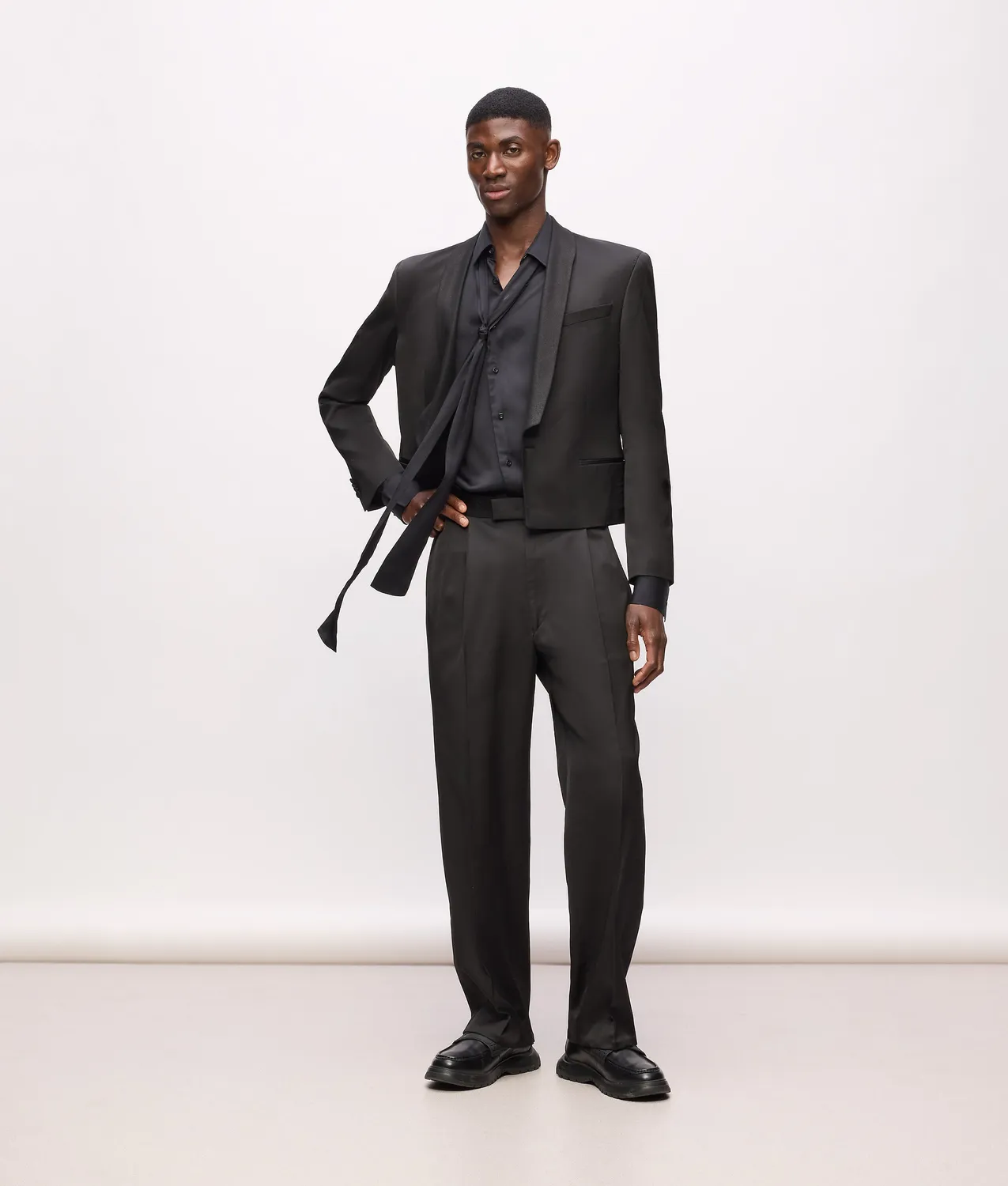 Karl Lagerfeld KL Studio Blazer cropped Satinkragen