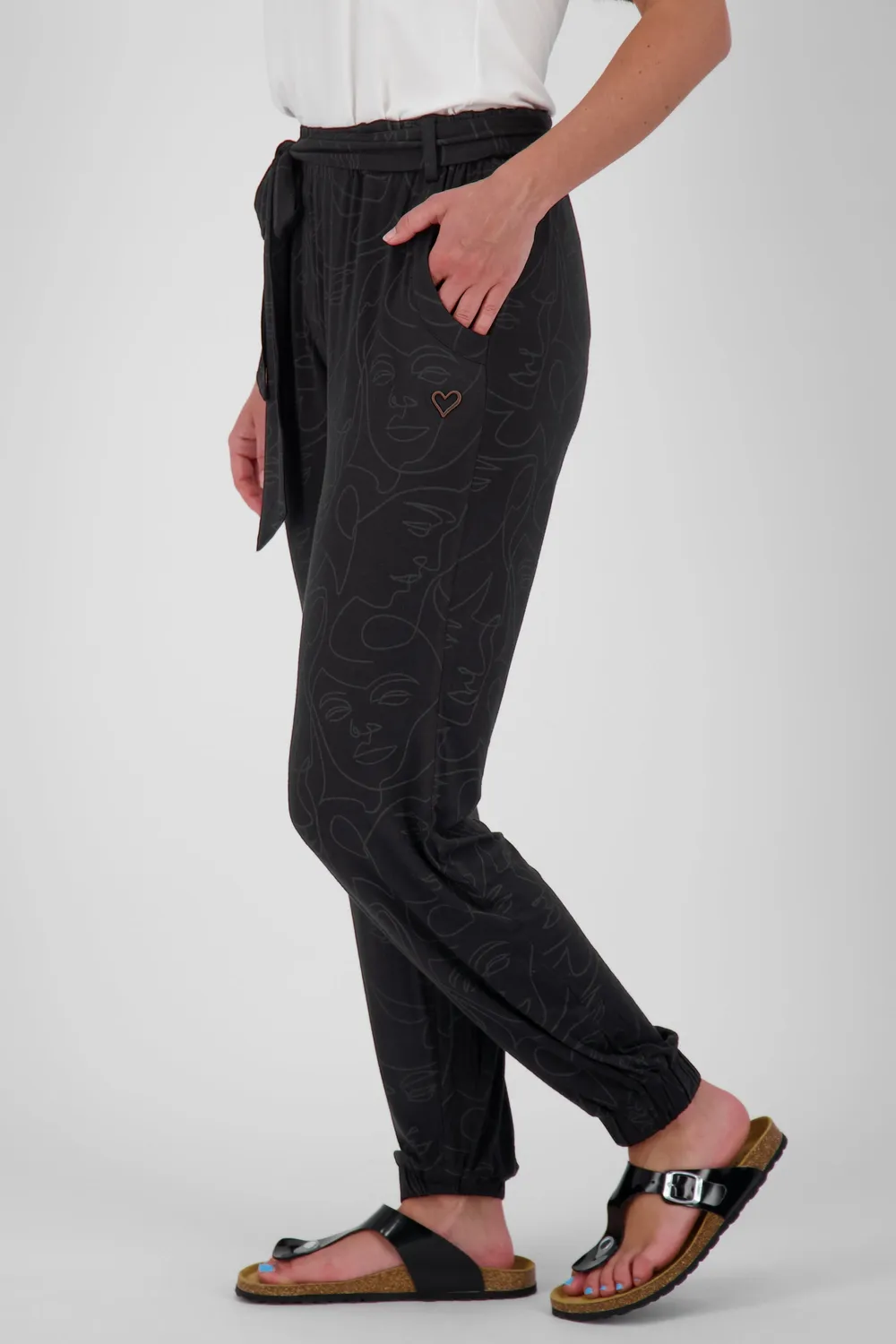 Alife & Kickin AliceAK Hose Schwarz Alloverprint