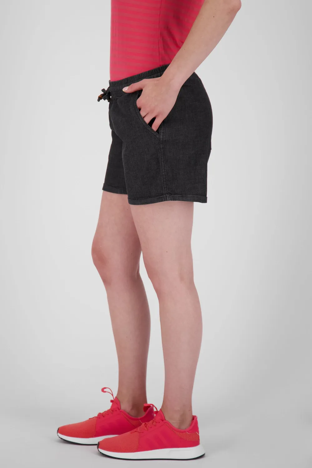Alife & Kickin JaneAK Shorts Schwarz Denim-Optik