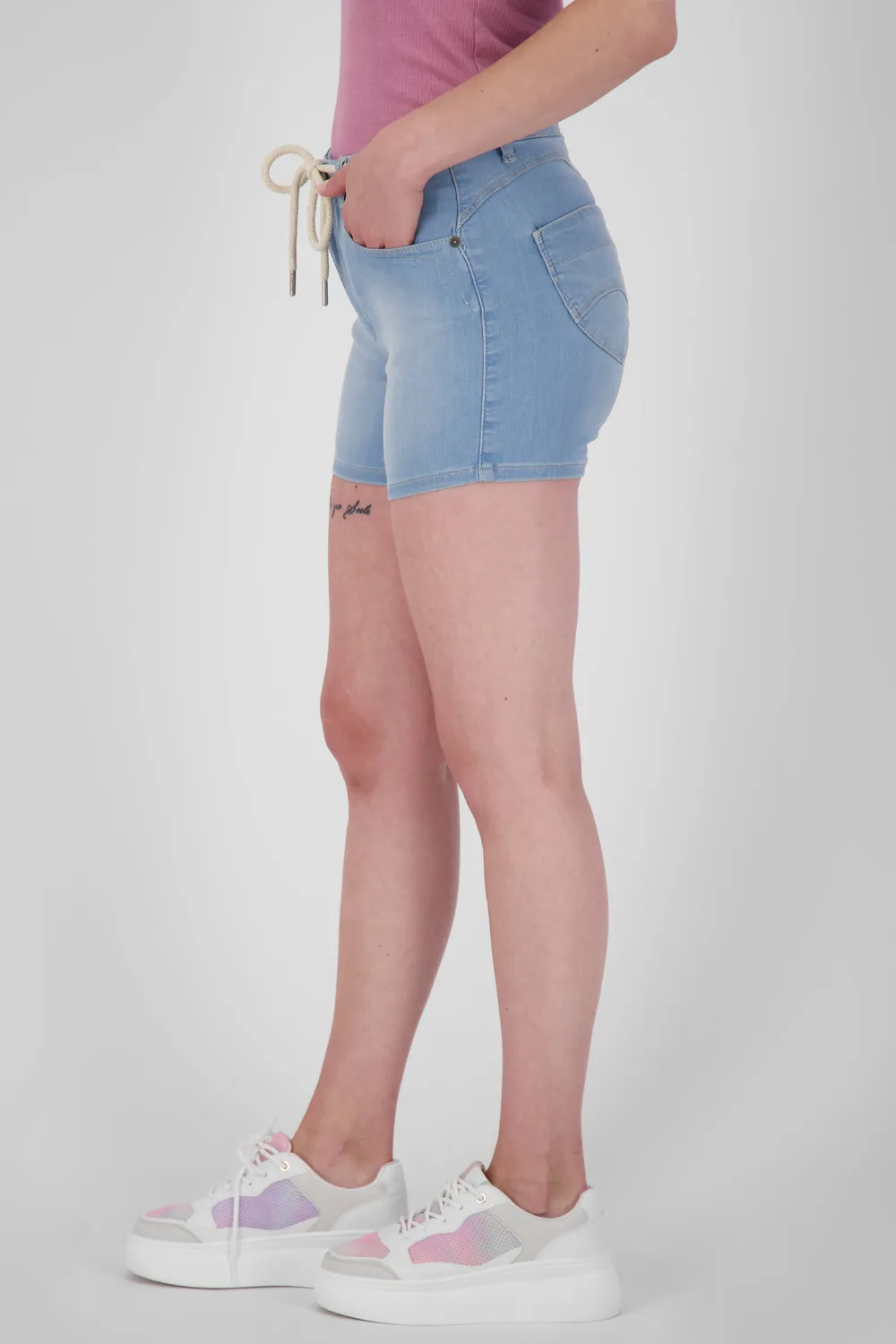 Alife & Kickin JanaAK DNM A Jeansshorts hellblau washed