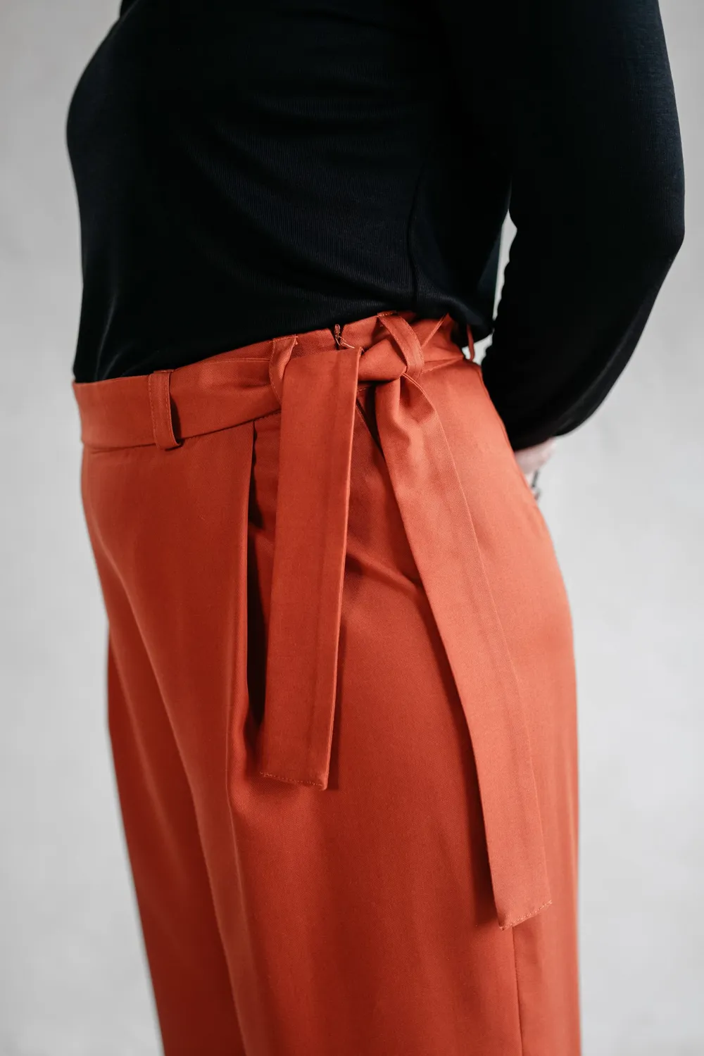 isarti Piega Hose Terra Cotta aus Tencel weit