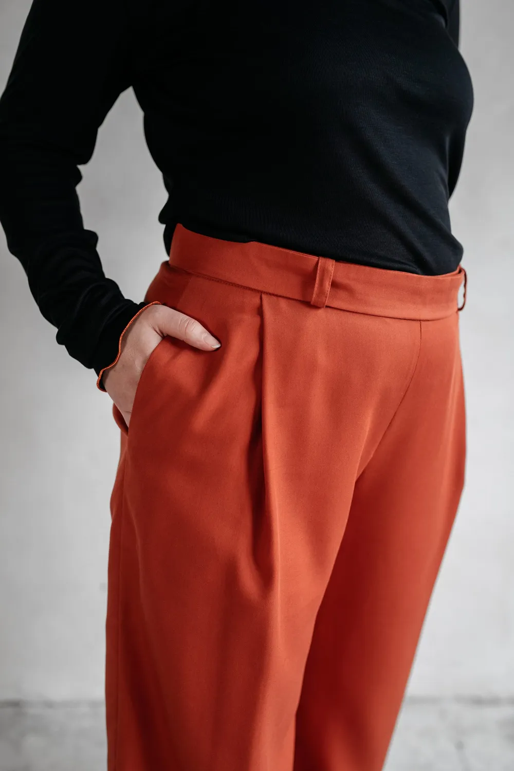 isarti Piega Hose Terra Cotta aus Tencel weit
