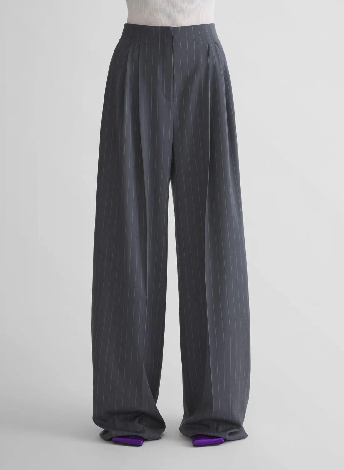 Mugler Pinstripe Wide Pleated Hose Grau Wolle weit